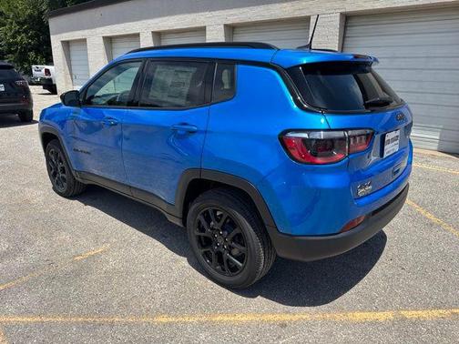 Hydro Blue Pearlcoat 2026 Jeep Compass Latitude