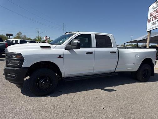 2025 RAM 3500 Tradesman Crew Cab 4x4 8' Box
