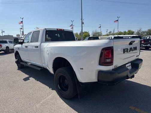 2025 RAM 3500 Tradesman Crew Cab 4x4 8' Box
