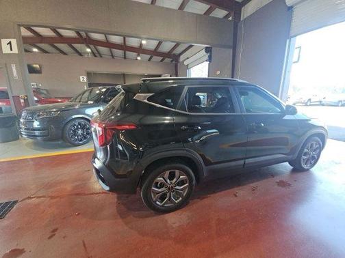 Fusion Black 2024 Kia Seltos S