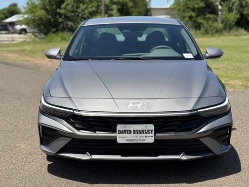 2024 Hyundai ELANTRA SE