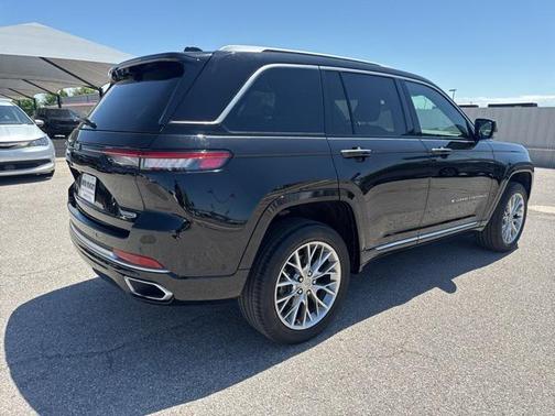 2022 Jeep Grand Cherokee Summit