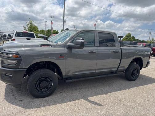 Ceramic White 2026 RAM 2500 Tradesman Crew Cab 4x4 6'4' Box