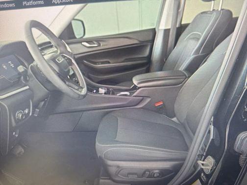 Diamond Black Crystal Pearlcoat 2024 Jeep Grand Cherokee Laredo