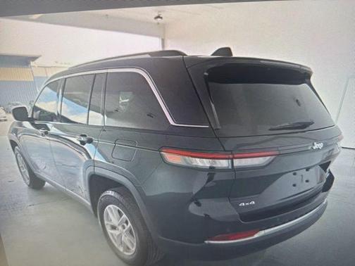 Diamond Black Crystal Pearlcoat 2024 Jeep Grand Cherokee Laredo