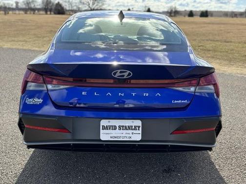 2025 Hyundai ELANTRA Limited