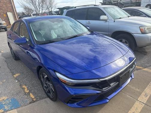 2025 Hyundai ELANTRA Limited