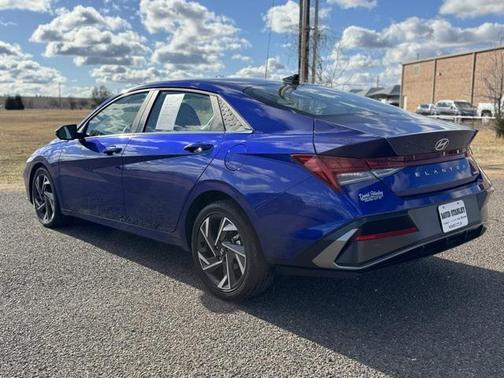 2025 Hyundai ELANTRA Limited