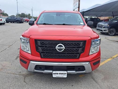 2022 Nissan Titan SV