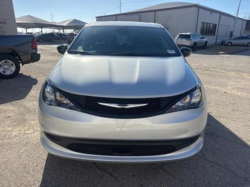 2026 Chrysler Voyager LX