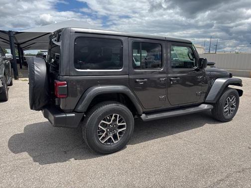 2025 Jeep Wrangler 4-Door Sahara 4x4