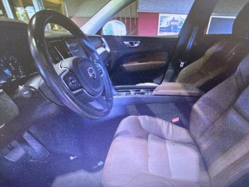 2020 Volvo XC60 T5 Momentum