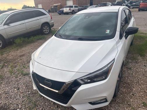 Aspen White TriCoat Pearl 2020 Nissan Versa 1.6 S