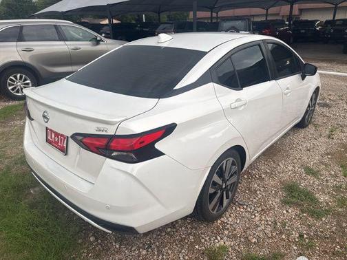Aspen White TriCoat Pearl 2020 Nissan Versa 1.6 S