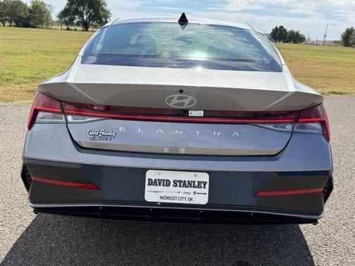 2025 Hyundai ELANTRA SEL