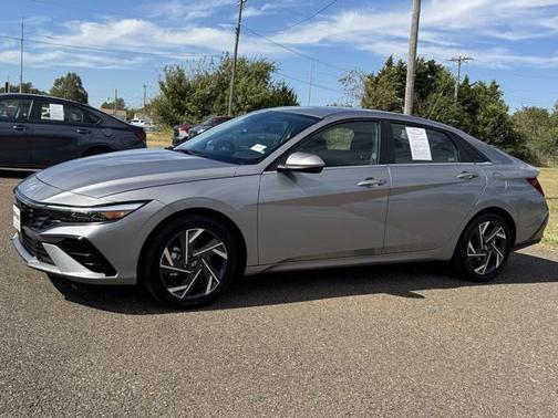 2025 Hyundai ELANTRA SEL