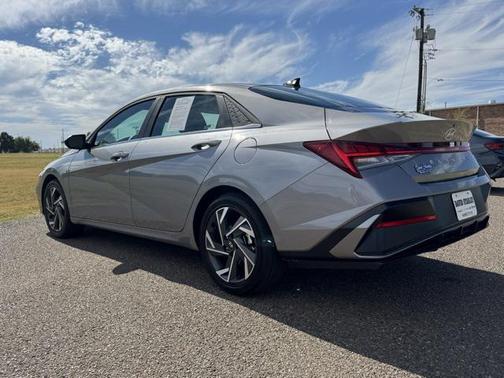 2025 Hyundai ELANTRA SEL