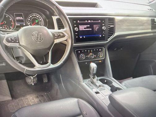 Deep Black 2021 Volkswagen Atlas Cross Sport 3.6L V6 SE w/Technology