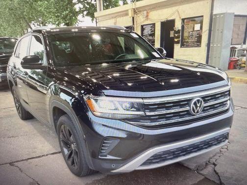 Deep Black 2021 Volkswagen Atlas Cross Sport 3.6L V6 SE w/Technology