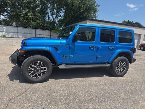 2025 Jeep Wrangler 4-Door Sahara 4x4