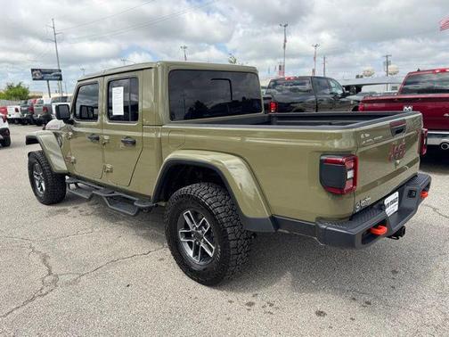 41 2025 Jeep Gladiator Mojave 4x4