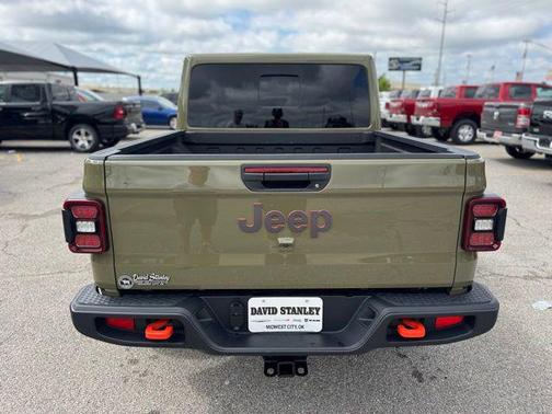 41 2025 Jeep Gladiator Mojave 4x4