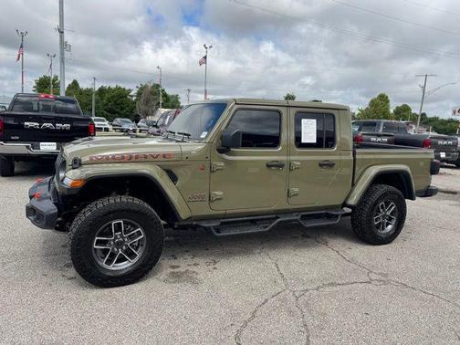 41 2025 Jeep Gladiator Mojave 4x4