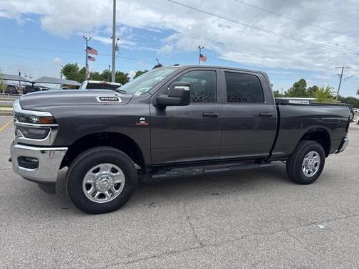 2025 RAM 2500 Tradesman Crew Cab 4x4 6'4' Box