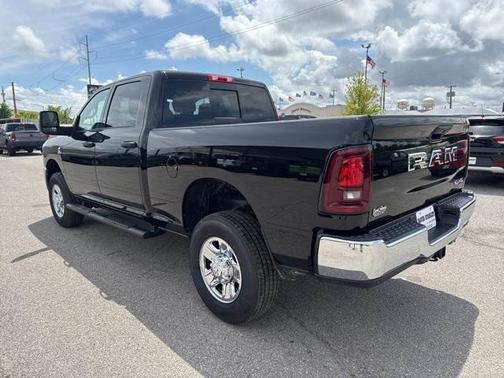 2025 RAM 2500 Tradesman Crew Cab 4x4 6'4' Box