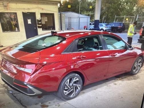 2025 Hyundai ELANTRA Limited