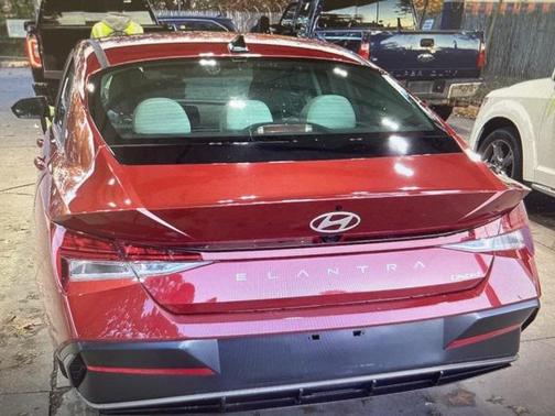 2025 Hyundai ELANTRA Limited