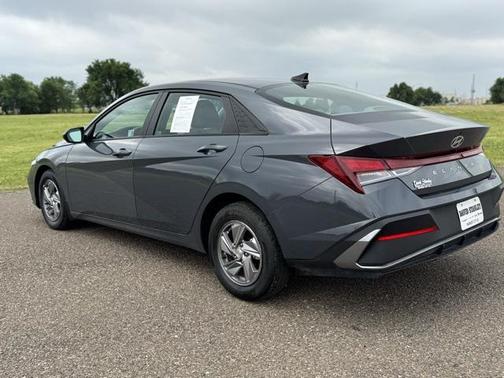 2024 Hyundai ELANTRA SE