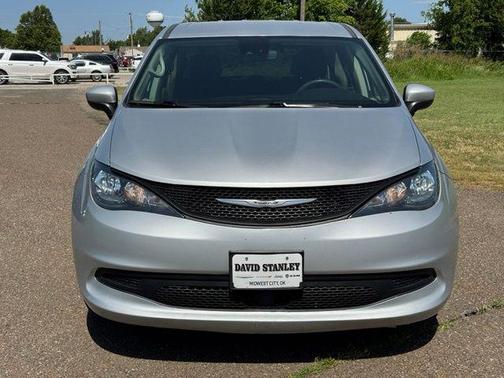 Silver Mist Clearcoat 2023 Chrysler Voyager LX
