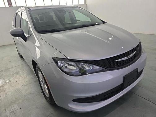 Silver Mist Clearcoat 2023 Chrysler Voyager LX