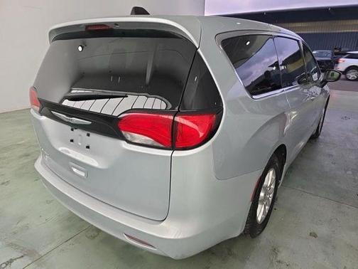 Silver Mist Clearcoat 2023 Chrysler Voyager LX