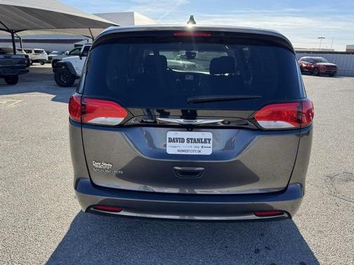 2023 Chrysler Voyager LX