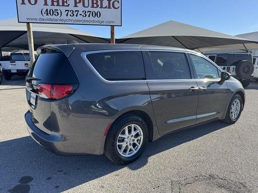 2023 Chrysler Voyager LX