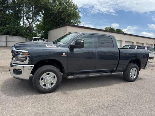 2025 RAM 2500 Tradesman Crew Cab 4x4 6'4' Box