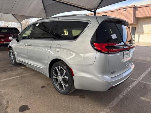 2026 Chrysler Pacifica L