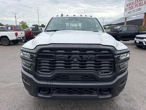 2025 RAM 3500 Tradesman Crew Cab 4x4 8' Box