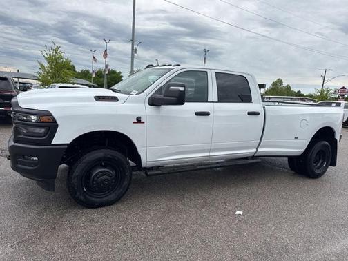 2025 RAM 3500 Tradesman Crew Cab 4x4 8' Box
