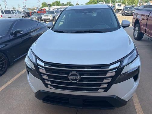 White Pearl 2025 Nissan Rogue SV