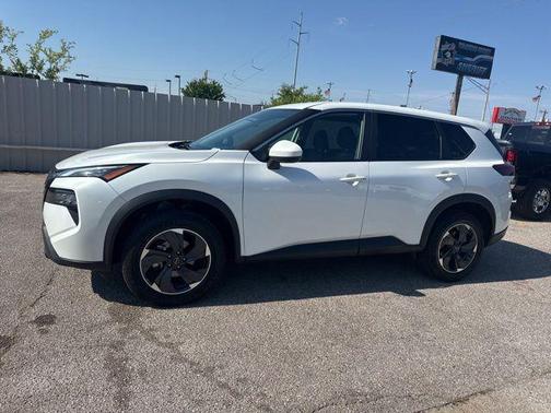 White Pearl 2025 Nissan Rogue SV