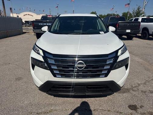 White Pearl 2025 Nissan Rogue SV