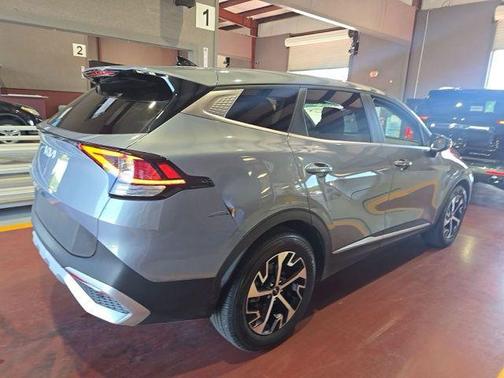 Everlasting Silver 2024 Kia Sportage EX