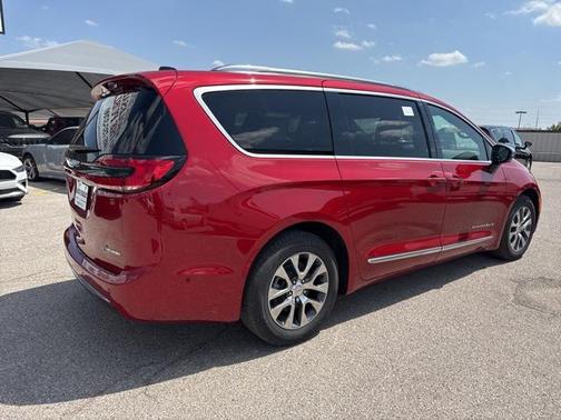 2025 Chrysler Pacifica L