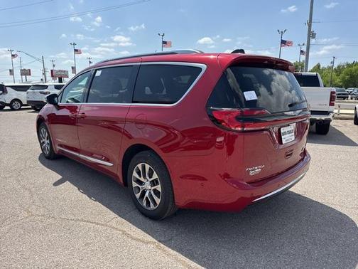 2025 Chrysler Pacifica L