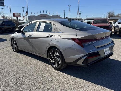 2025 Hyundai ELANTRA SEL