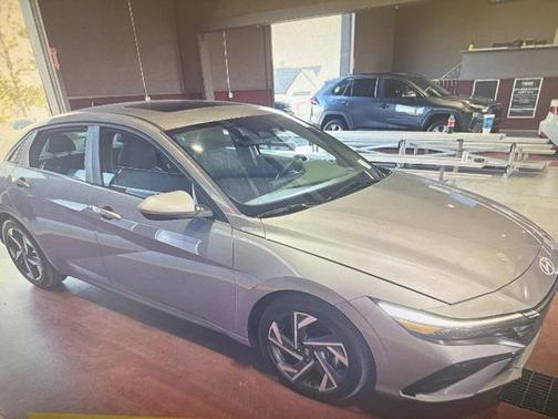 2025 Hyundai ELANTRA SEL