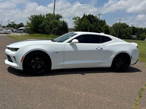 Summit White 2016 Chevrolet Camaro 2LT